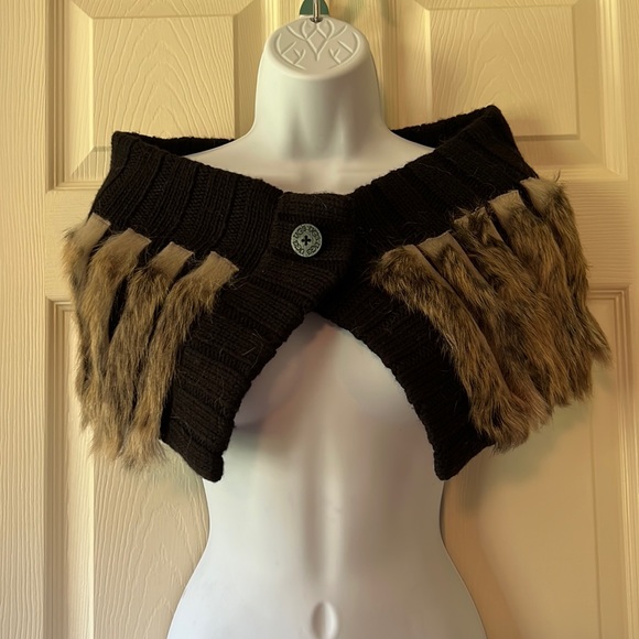 UGG shrug - Picture 1 of 8